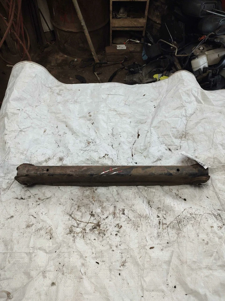 Brazo de control inferior trasero Chevy GM se adapta a Avalanche Yukon Tahoe LH o RH OEM 15286145 Foto 1 de 2