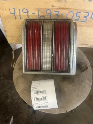 1974 庞蒂亚克大奖赛左尾灯 — 第 1/4 张图片