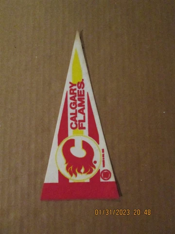 NHL Calgary Flames Vintage Circa 1989 Team Logo Mini Hockey Pennant Cover