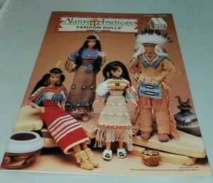 L21 ANNIE'S ATTIC 1994, GEHÄKELTE NATIVE AMERICAN MODEPUPPEN - 7 DESIGNS - Bild 1 von 2