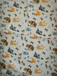 B GATTO GATTINO FARFALLA TESSUTO COTONE LEGGERO RESTO MULTI 43cm x 47cm - Foto 1 di 1