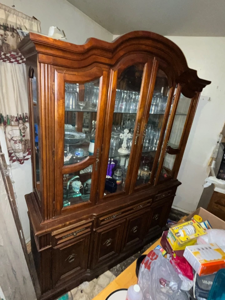 Keller Luxett China Hutch de madera maciza de calidad patrimonial - 1985 - Hecho en EE. UU.  Foto 1 de 4