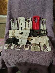 Lote de 16 chasis de coche modelo plástico - vintage y moderno - Imagen 1 de 9