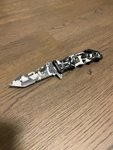 US Army White Camo Spring Loaded Knife - Picture 1 of 1
