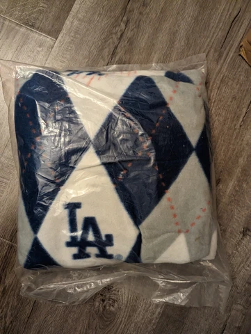 Sealed Brand New Los Angeles Dodgers Sleeved Blanket Snuggie Wearable SGA Cover