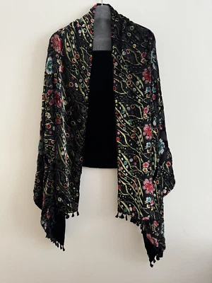 NUEVO Mantón envolvente de terciopelo seda rayón floral negro flecos Foto 1 de 3