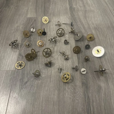 VINTAGE CLOCK LOT GEARS AND PARTS ASSORTED SIZES - Image 1 of 4