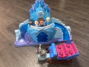 Trineo Castillo Palacio de Hielo de Elsa Frozen Little People 5 Figuras Música Ligera - Imagen 1 de 8