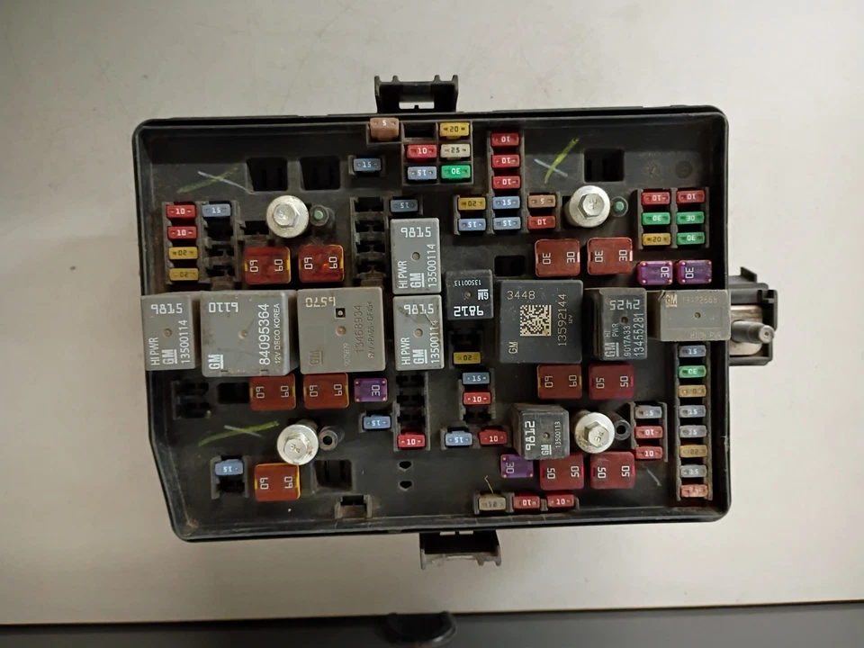 OEM GM Fuse Box 2020-2023 GMC Sierra Chevy Silverado 2500HD 3500HD 6.6L V8 Gas - Image 1 of 4