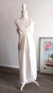 Camisón de mujer Linea Donatella talla grande satinado boda encaje con joyas cuentas - Imagen 1 de 8