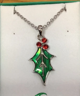 Christmas Holly Inlaid Paua Shell Pendant On A Chain - Imagem 1 de 4
