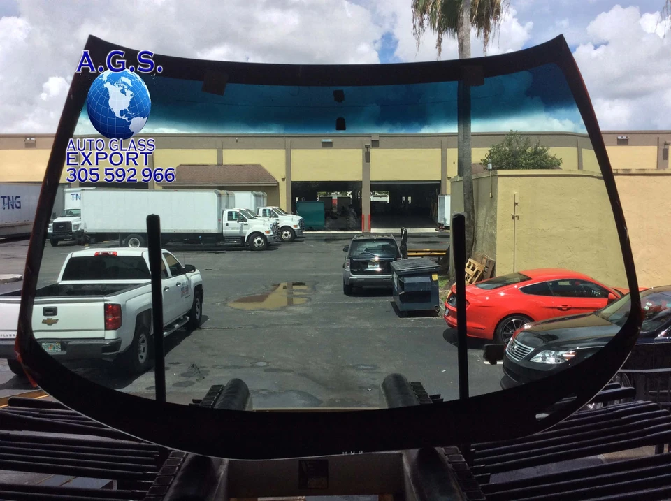 Chevrolet Corvette 1999-2004 cupé 2D parabrisas delantero, con antena DW01371GBN Foto 1 de 1