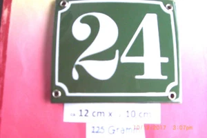 Hausnummer Nr 24 weiße Zahl auf gras - grünem Hintergrund 12 cm x 10 cm Emaille - Bild 1 von 12