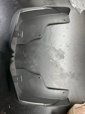  Protectores contra salpicaduras moldeados delanteros GM 95918833 2015-2020 Chevrolet Trax genuinos Foto 1 de 2