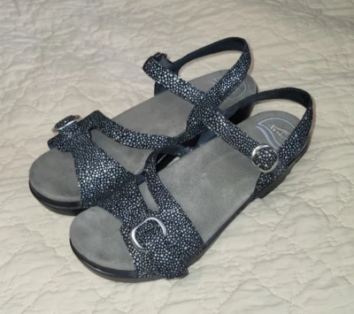 Sandalias de cuña Dansko Sonnet para mujer 39 negras brillantes con correas al tobillo tacón bloque Foto 1 de 4