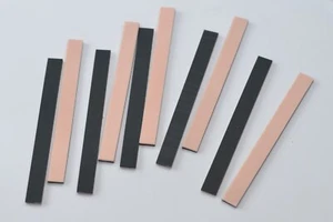 8x Graphierte Gummi-Leiste für LCD Anzeigen / LCD Display, 80 x 7.6 x 2 mm, NOS - Picture 1 of 4