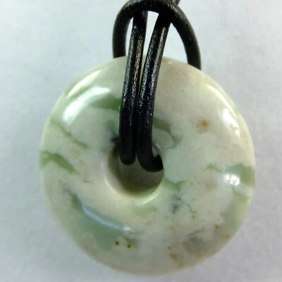Green & White Agate Med 1 1/4" Polished Donut Leather Cord Necklace #120 - Изображение 1 из 3
