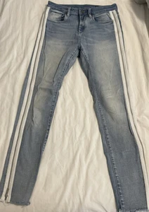 Pantalones de mezclilla ligeros para mujer BlankNYC con dobladillo alto deshilachado/cremallera blanca - talla 27 - Imagen 1 de 7