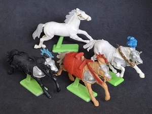 1/32 Britains Deetail vintage 4x Horses Chevaliers Knights Medieval Ritters - Picture 1 of 1