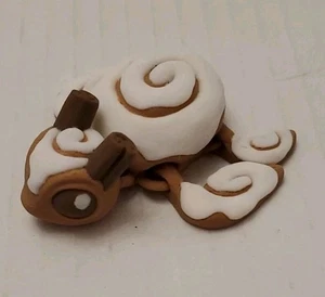 3D-gedruckte Zimtschnecke 2 1/2" kleine Schildkröte Flexi Spielzeug - Bild 1 von 4