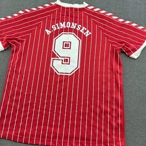 Maglia calcio Danimarca 1982 Home Simonsen #9 uomo 2XL retro Hummel maglia adulto - Foto 1 di 13