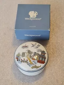 Wedgwood Boxed Chinese Legend Porcelain Pill/ Trinket Pot, Jewellery Box - Foto 1 di 11