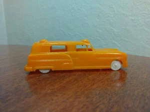 Vintage Plasticville - O-O27 - Orange Ambulance - Picture 1 of 7