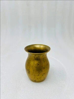 Antigua olla de agua de latón para adoración sagrada antigua olla de latón templo religioso kalash Foto 1 de 4