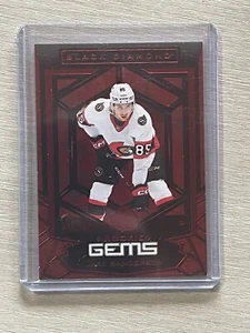 2022-23 UD Diamante Negro Novato Gemas Rubí 41/100 Jake Sanderson Senadores - Imagen 1 de 3