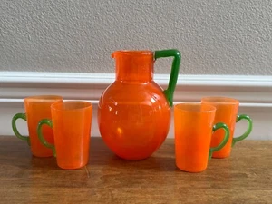 JARRA NARANJA SCHNEIDER TANGO VINTAGE 4 VASOS CON MANGO VERDE VIDRIO ARTÍSTICO MOTEADO - Imagen 1 de 11