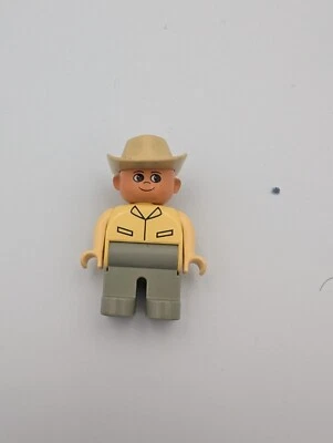 1 x Lego Duplo Figur Mann Cowboy Hose alt-hell grau Jacke beige tan 4555pb039 - Bild 1 von 2