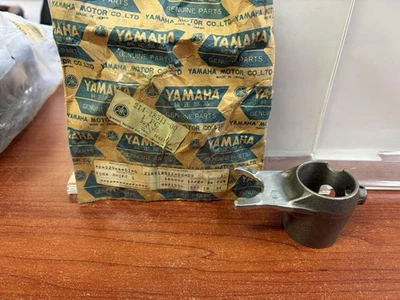 NUEVO COMO NUEVO Horquilla de cambio Original Yamaha 68-71 DT1 RT1 OEM 1 pieza # 214-18511-00-00 Foto 1 de 3