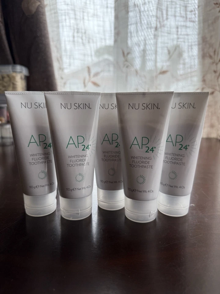 Pasta de dientes blanqueadora con flúor Nuskin, paquete de 5 tubos AP24 Foto 1 de 4