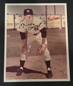 MICKEY MANTLE Signed 8x10 Photo-HALL OF FAME-NEW YORK YANKEES-JSA - Picture 1 of 6