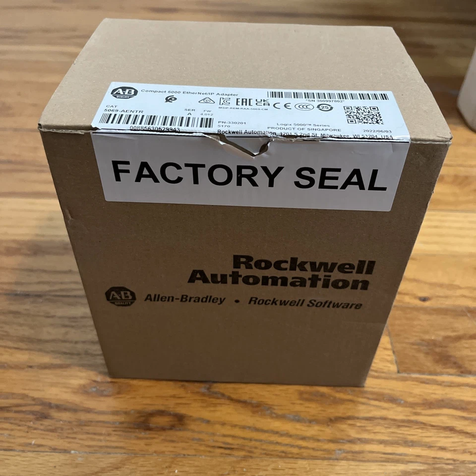 Adaptador compacto 5000 EtherNet/IP Allen-Bradley 5069-AENTR Foto 1 de 2