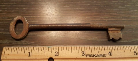 4-3/4 in. Antique skeleton Door/Cabinet/Furniture/Old Lock key vintage Nice! Cover