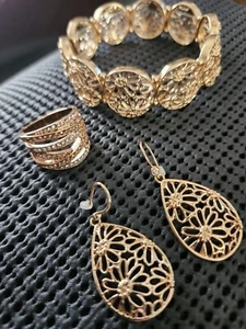 Avon Blumen Stretch Armband, Ringgröße 10 & Ohrringe - Bild 1 von 5