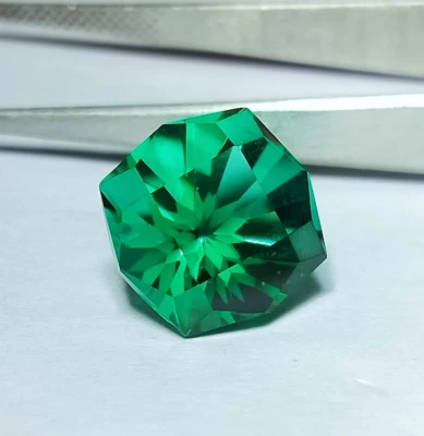 AAA Green Garnet Cushion Octagon Shape 13.50X13.50X09.60MM Unique Flower Cut Gem - Image 1 of 4
