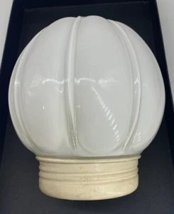 VINTAGE RETRO WHITE MILK GLASS GLOBE LIGHT FITTING SHADE - Picture 1 of 8