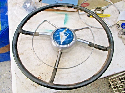 Volante especial Hudson Hornet 1954 con anillo de bocina centro azul Foto 1 de 4