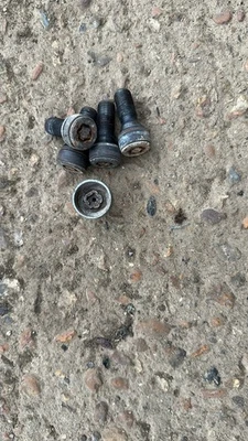 Juego completo de pernos/tuercas de rueda de bloqueo MINI usados con llave para F56 F55 F54 F57 #1 Foto 1 de 2