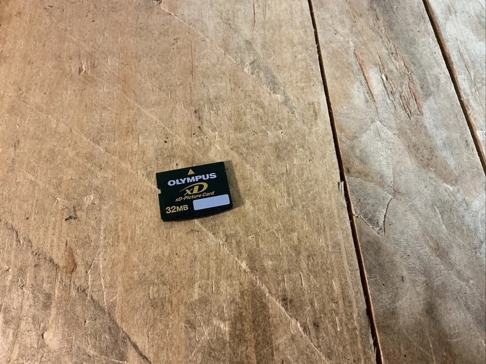 xD Picture Memory Card 32MB Olympus #100 - Image 1 of 1