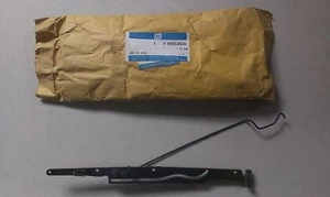 Vauxhall Opel Omega B Sunroof Guide Side RH 90414507GM - Picture 1 of 2