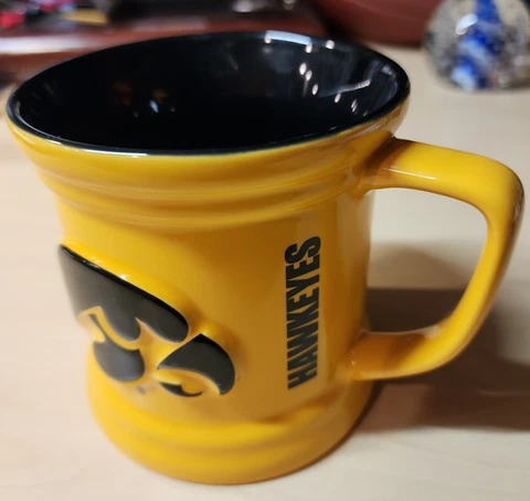 University of Iowa Hawkeyes Coffee Mug -NCAA YELLOW & BLACK Ceramic NEW RARE Cover