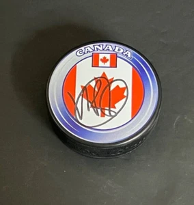 Mike Babcock Ducks Red Wings Auto Signed Canada Puck Beckett Hologram - Picture 1 of 2