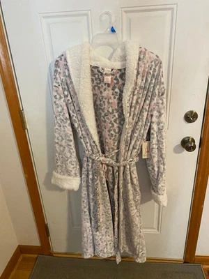 NOVO EM FOLHA ROUPÃO FEMININO TAMANHO 2XL 18w-20w SECRET TREASURES FALSO VISON - Imagem 1 de 4