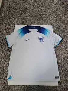MAGLIA HOME ENGLAND 2022 MAGLIA CALCIO CALCIO NIKE DN0687-100 UOMO TAGLIA 2xl - Foto 1 di 11