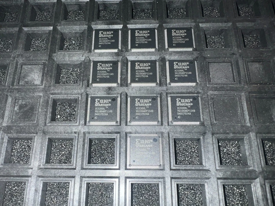 XCS30XL-4VQ100I - Image 1 of 1