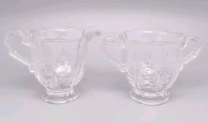 Crema y azucarero Fostoria cristal prado rosa patas vidrio transparente vintage - Imagen 1 de 6