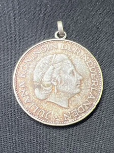 PENDANT 1966 Netherlands Kingdom Queen JULIANA 2½ Gulden Authentic Silver Coin - Picture 1 of 2